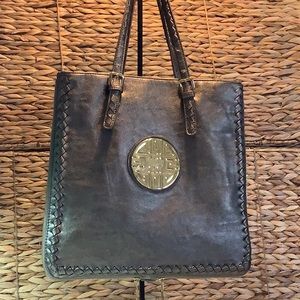 Expandable Tote with Medallion